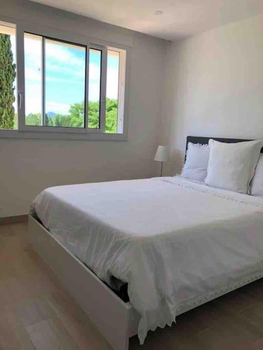 In Tropez, Swimming Pool And Parking Apartamento