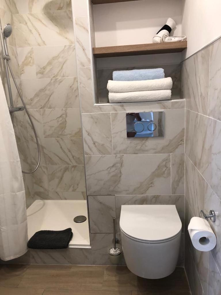 In Tropez, Swimming Pool And Parking Apartamento